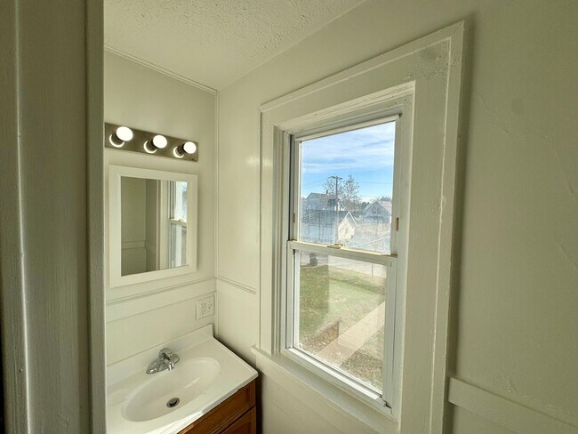 Foto del edificio - Updated 2BR Townhome Across from Stephens Park