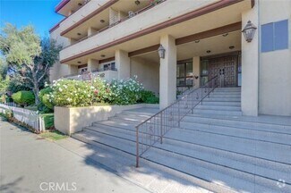 Building Photo - 5412 Lindley Ave