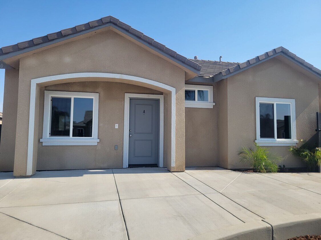 Foto principal - 8520 Grandy St