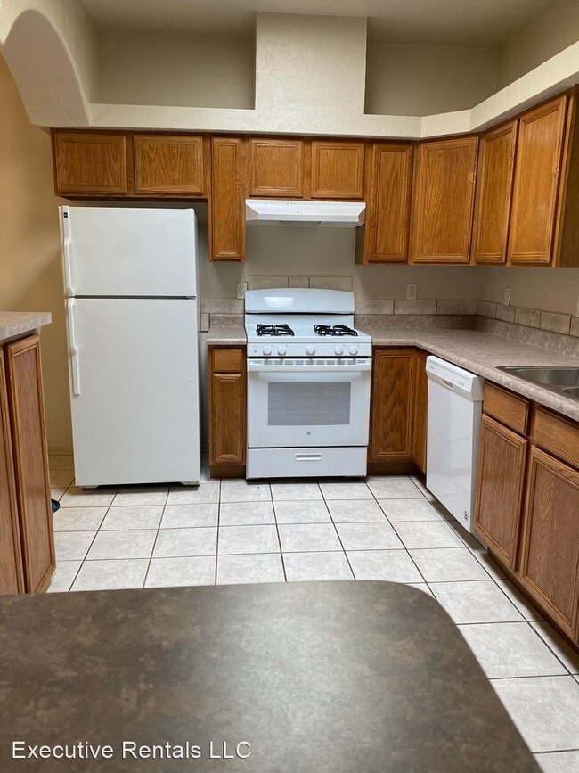 Building Photo - 3 br, 2 bath House - 711 Hellenic Rd