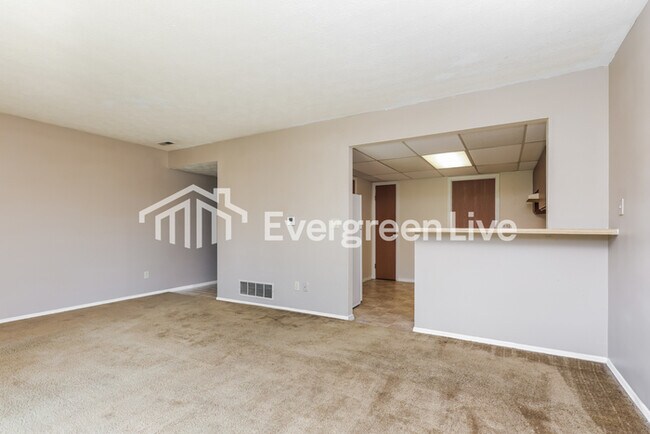 Foto del edificio - 6544 Rolling Glen Dr