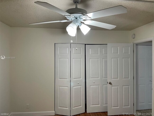 Building Photo - 2 br, 2 bath Condo - 400 NW 68th Ave