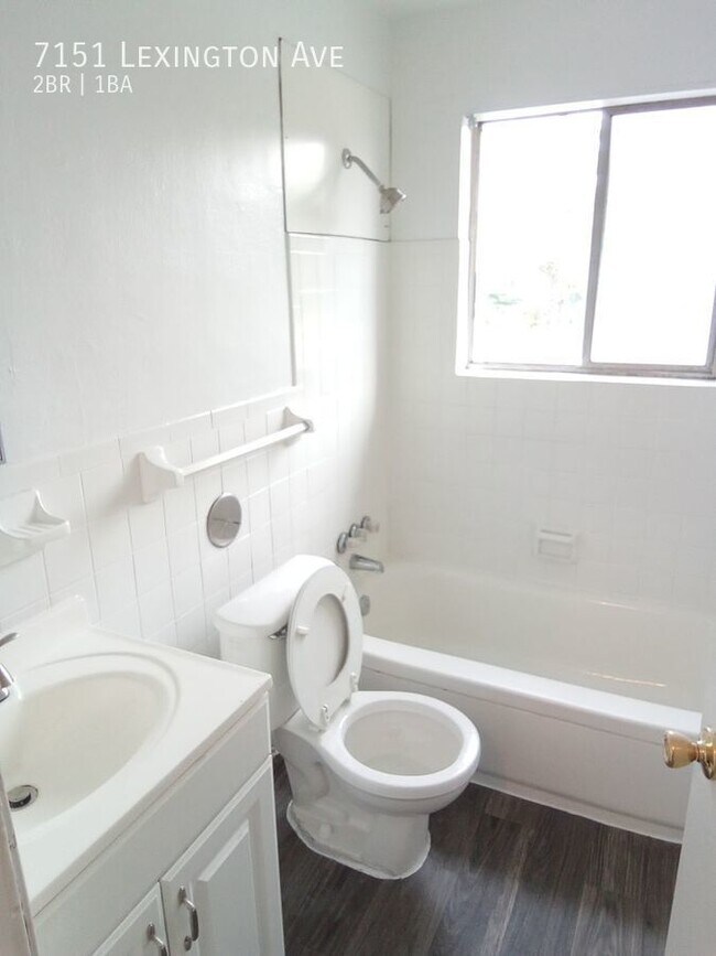 Building Photo - 2 Bedroom Apartment
