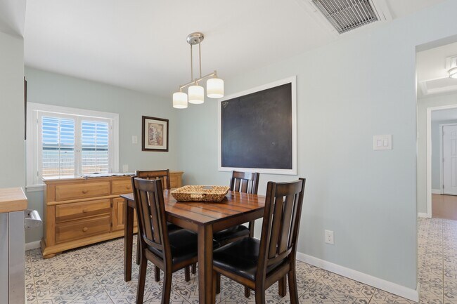 Foto del edificio - 587 Dixie Hwy