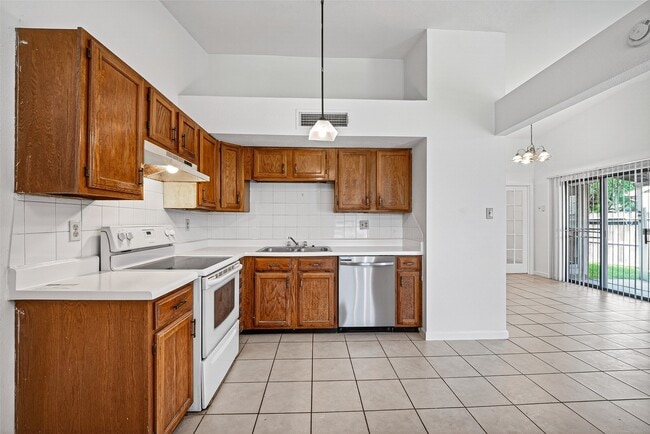 Foto del edificio - 14219 Dartwood Dr