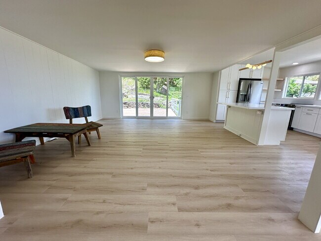 Foto del edificio - Renovated 3BR/2BA Home with Ocean Views – Aina Haina