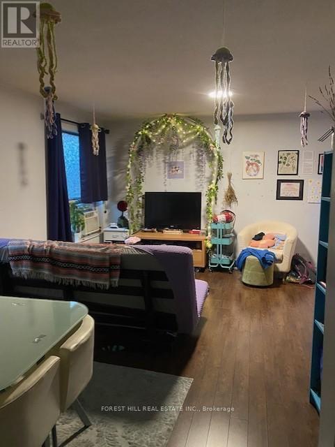 Photo du bâtiment - 436 Queen St W