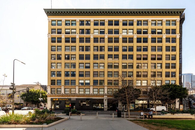 Foto del edificio - 108 W 2nd St