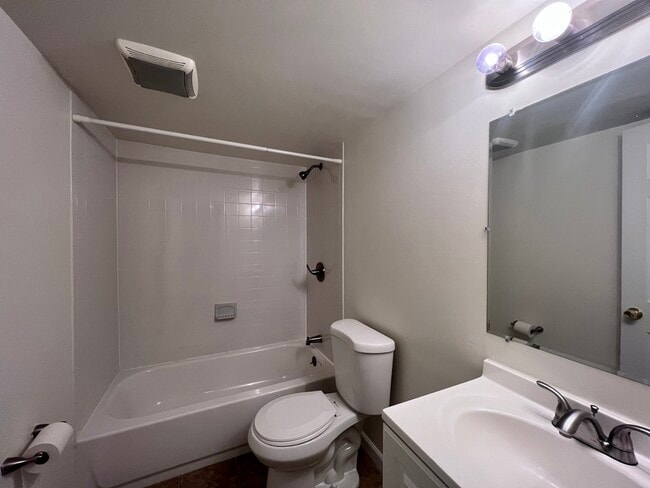 Building Photo - 1446 Parkwood Pl NW