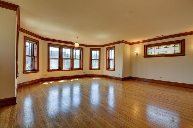 Foto del edificio - 706 W Wellington Ave