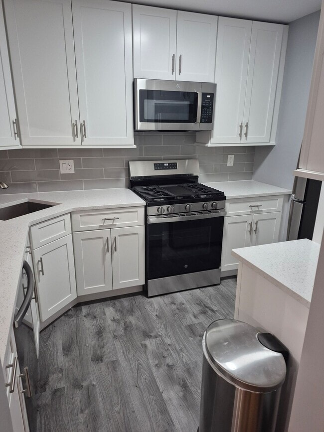Building Photo - 216 Hickory Ct