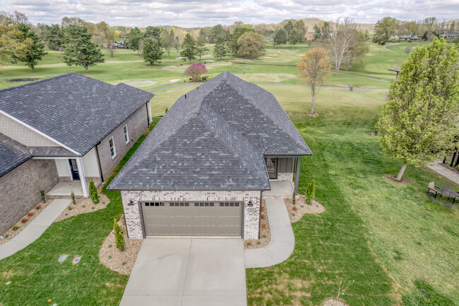Building Photo - 325 Monroe Dr