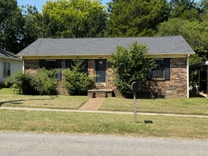 Building Photo - 608 N 2nd St