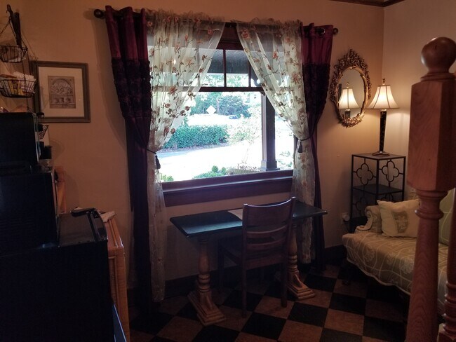 Living room - 1524 Brawne Ave NW