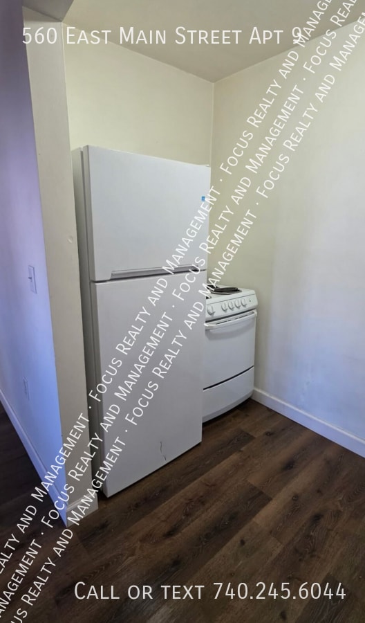 Building Photo - 560 E Main St