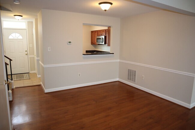 Foto del edificio - Spacious Townhome in Gaithersburg