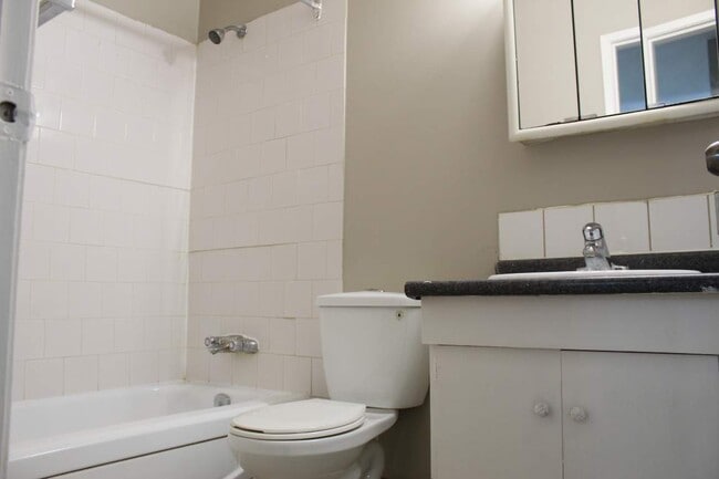 Building Photo - Berkley Manor Apartments