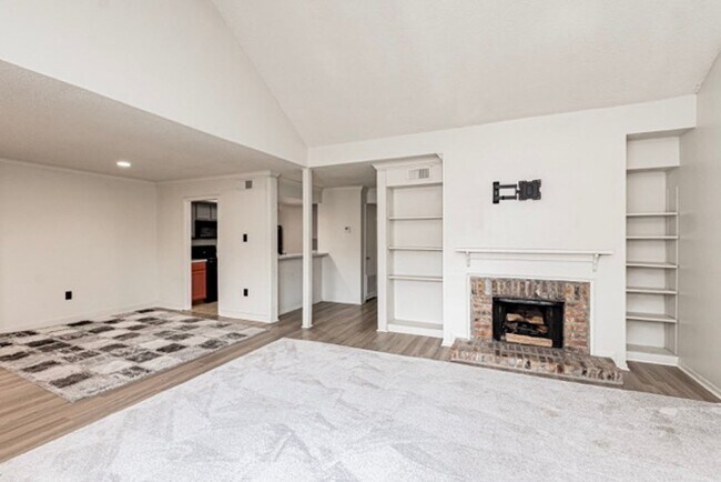 Foto del edificio - 2 Bedroom Condo with Pool and the Convinience of a Jefferson Hwy Address!