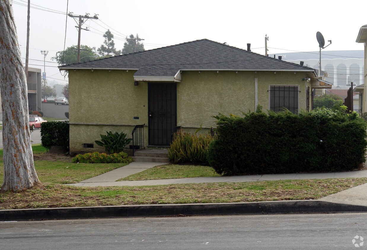 Building Photo - 502 S Osage Ave