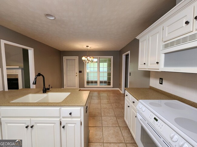 Building Photo - 7184 Village Loop