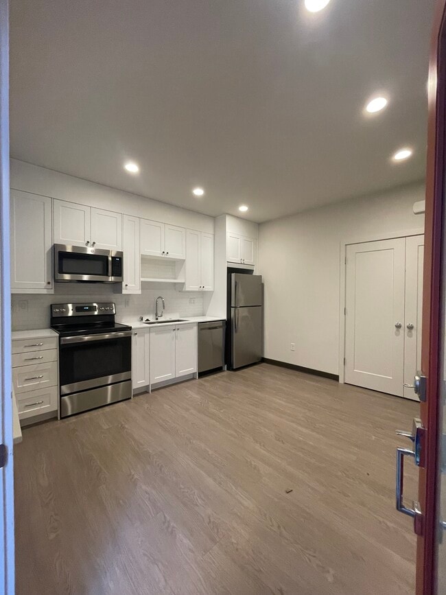 Building Photo - 2613 3rd Ave W