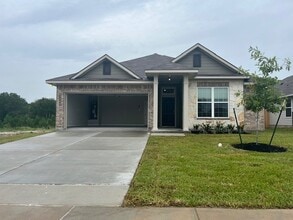 Building Photo - 1368 Kingsgate Dr