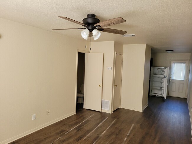 Foto del edificio - 3200 Hereford Ln