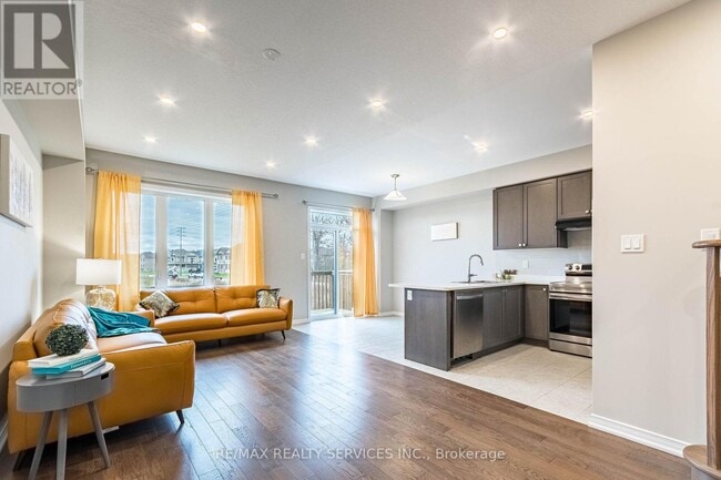 Building Photo - 8273-8273 Tulip Tree Dr