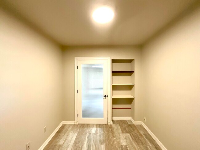 Foto del edificio - 5303 Shady Oak Cir