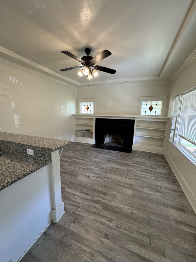 Building Photo - Welcome to this charming 1-bedroom, 1-bathroom home located in a convenient Merced neighborhood.