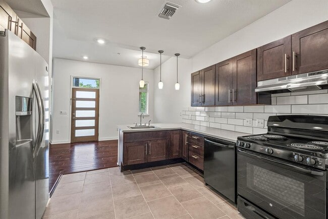 Building Photo - 6700 Menchaca Rd