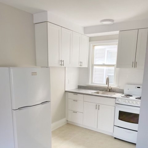 Kitchen - 181 King St E