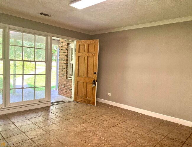 Building Photo - 385 Doles Blvd