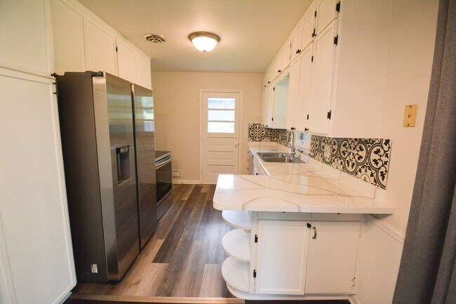 Foto del edificio - Updated 3 Bed 1.75 bath home in quiet location
