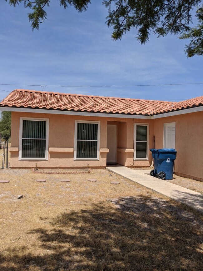 Building Photo - 3 Bedroom House in Bullhead City