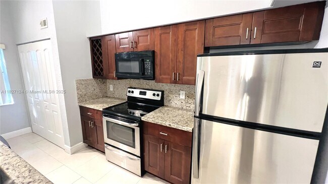 Foto del edificio - 2881 N Oakland Forest Dr