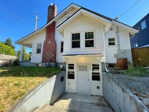 Building Photo - 210 N Failing St