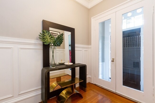 Building Photo - 27 Hereford St