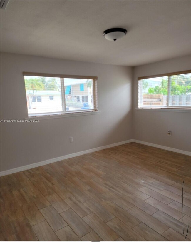 Building Photo - 559 49th St