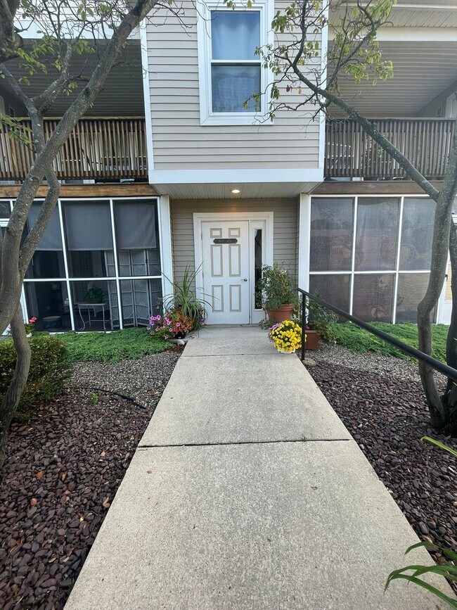 Foto del edificio - Move-In Ready Condo – Furniture is Optional