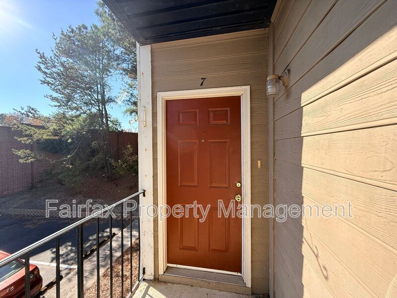 Building Photo - 1309 Hudson Ave