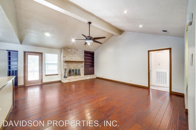 Building Photo - 3 br, 2 bath House - 15410 Circle Path St