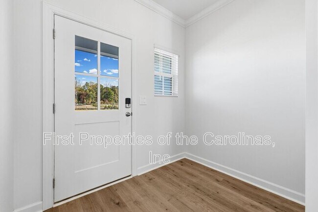 Foto del edificio - 238 Tiger Lily Dr