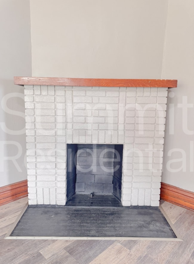 Building Photo - **MOVE IN SPECIAL $200 SECURITY DEPOSIT**