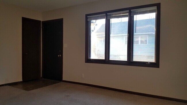 Building Photo - 3624 St Paul Ave