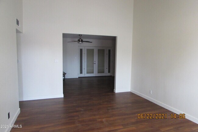 Foto del edificio - 925 W Curry St