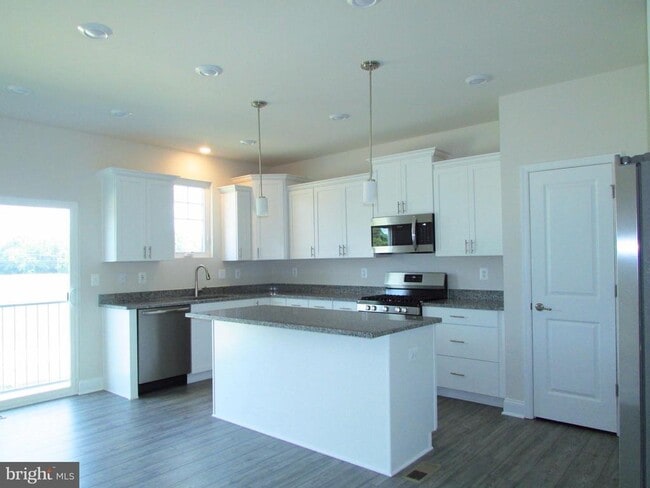 Building Photo - 35251 Wright Way