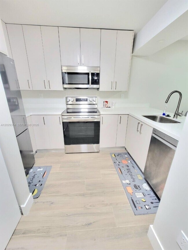 Foto del edificio - 15495 N Miami Lakeway