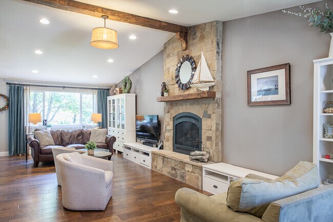 Building Photo - 1204 Riddlewood Ln