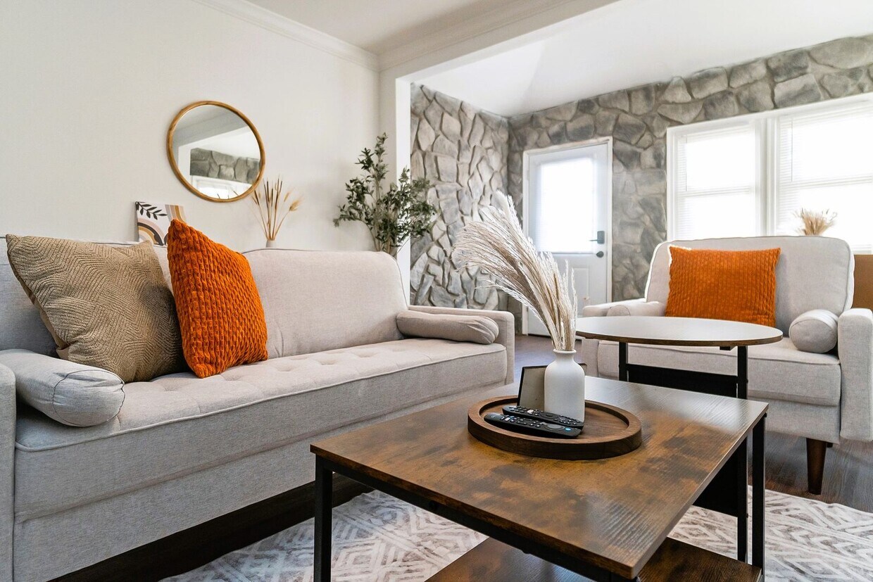 Foto principal - 127 Clearfield St